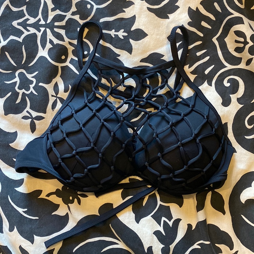 Shade and Shore bathing suit top